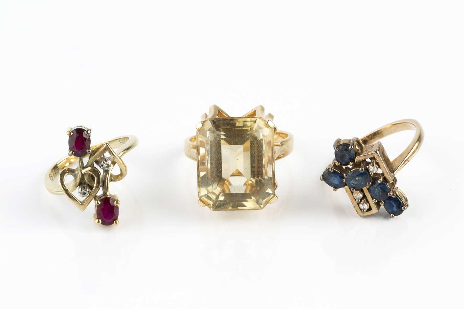 Lot 34 - Three gem set dress rings, comprising a...