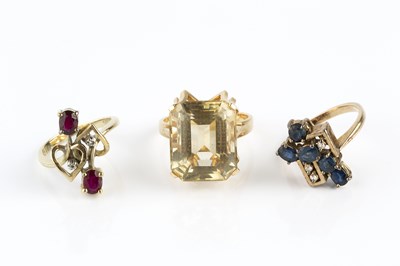 Lot 34 - Three gem set dress rings, comprising a...
