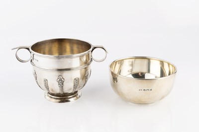 Lot 343 - An Edwardian silver twin handled bowl, with...