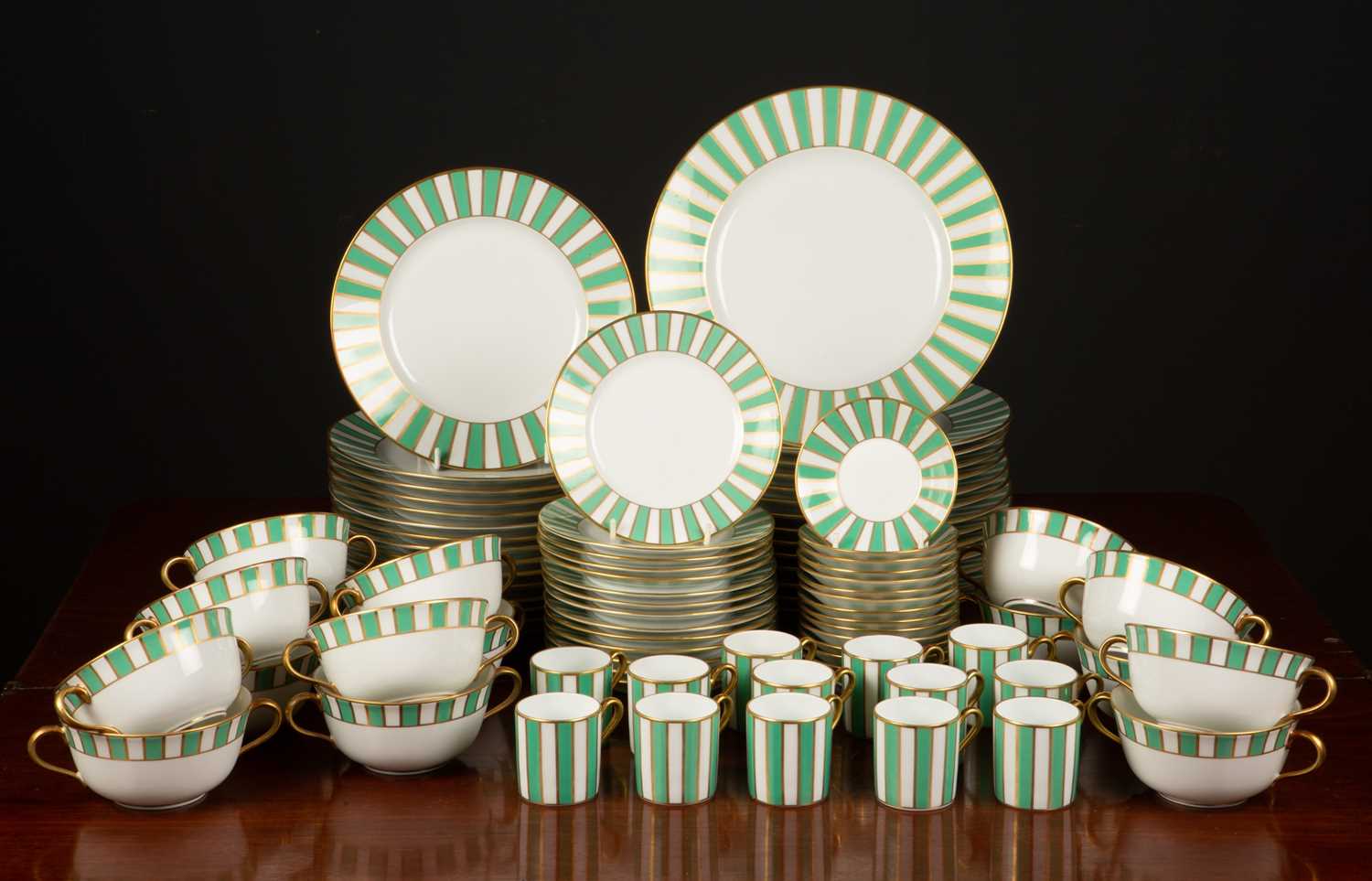 Lot 232 - An Italian Richard Ginori porcelain dinner and...