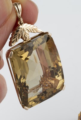 Lot 124 - A smoky quartz single stone pendant, the...