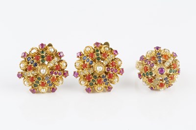 Lot 70 - A vari gem-set ring and earrings suite, each...