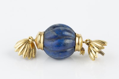 Lot 114 - A hardstone bead clasp, the fluted sodalite...