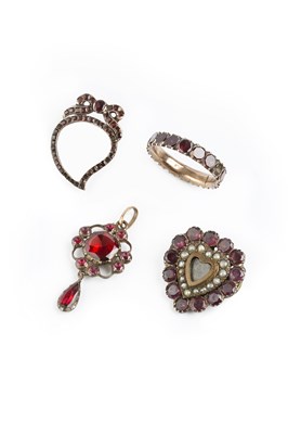 Lot 17 - Four 19th century garnet set jewels,...