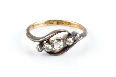 Lot 87 - A diamond five stone ring, of crossover design,...