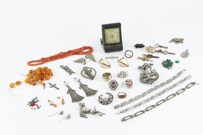 Lot 116 - A collection of antique and later jewellery,...