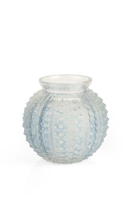 Lot 742 - René Lalique (1860-1945) Oursin glass vase,...