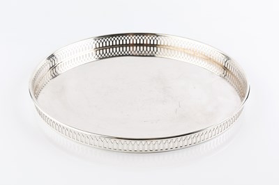 Lot 495 - A silver circular tray, with pierced gallery,...