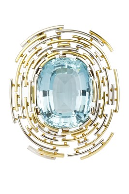 Lot 184 - An aquamarine brooch/pendant by David Thomas,...