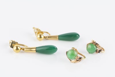 Lot 113 - A pair of green agate ear pendants, each...