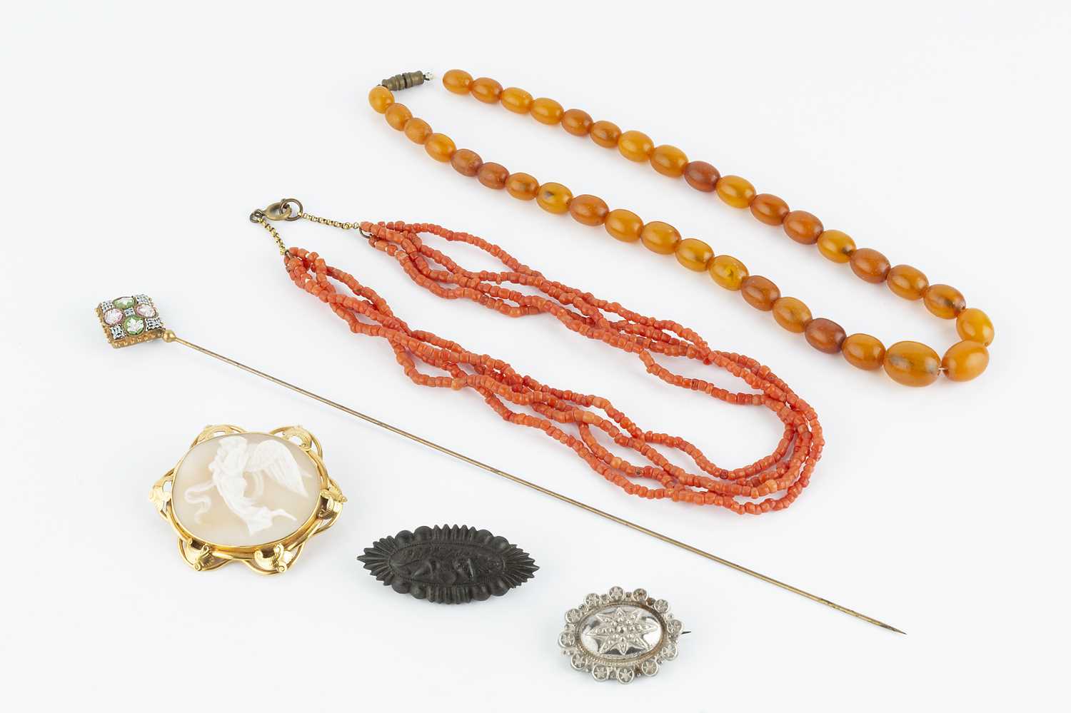 Lot 93 - A collection of jewellery, comprising an oval...