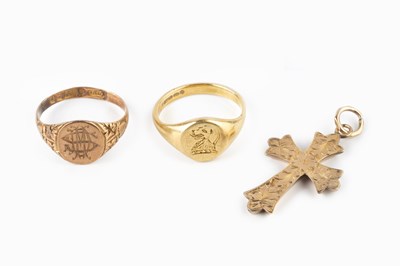 Lot 30 - Two signet rings, the first an 18ct gold...
