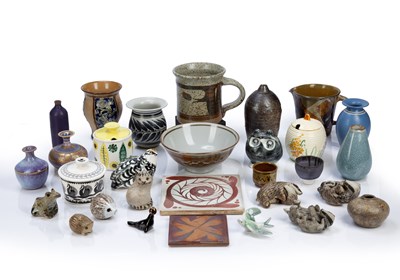 Lot 348 - Collection of studio pottery to include: Mary...