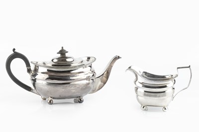 Lot 386 - A George III silver teapot, with gadrooned...