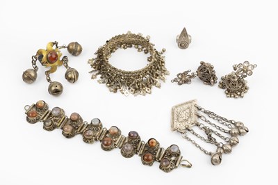 Lot 253 - A collection of Eastern jewellery, comprising...