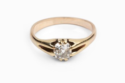 Lot 34 - A diamond single stone ring, the...