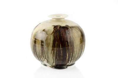 Lot 638 - Gareth Mason (b.1965) Vase squat form with...