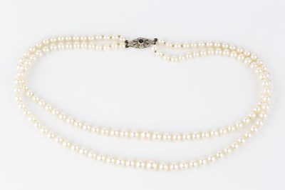 Lot 157 - A cultured pearl necklace with gem set clasp,...