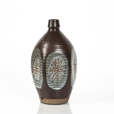 Lot 274 - Marianne de Trey (1913-2016) studio pottery...