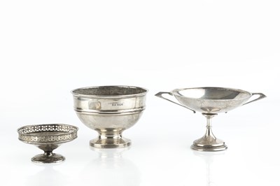 Lot 413 - A George V silver pedestal bowl, with girdled...