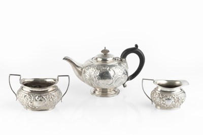 Lot 415 - An Edwardian silver bachelor's teapot, the...