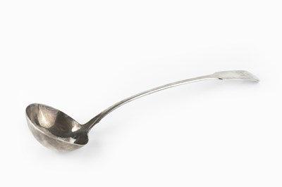 Lot 433 - A George III silver fiddle pattern soup ladle,...