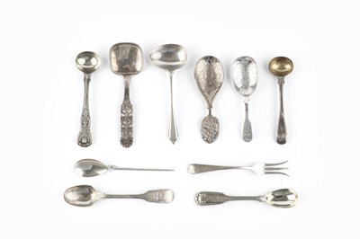 Lot 440 - A George IV silver fiddle pattern caddy spoon,...