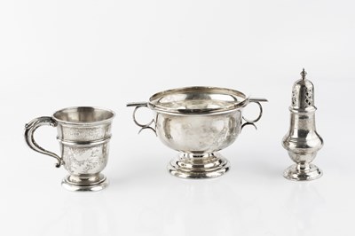 Lot 448 - A silver christening mug, with girdled body...