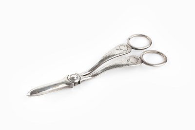 Lot 460 - A pair of Edwardian silver grape scissors,...