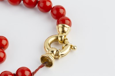 Lot 136 - A coral bead necklace, comprising a single...