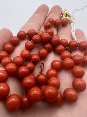 Lot 136 - A coral bead necklace, comprising a single...
