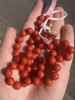 Lot 136 - A coral bead necklace, comprising a single...