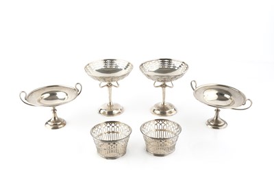 Lot 498 - A pair of George V silver pedestal sweetmeat...