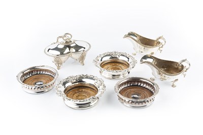 Lot 553 - A collection of silver plated items, to...