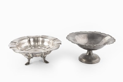 Lot 504 - An Edwardian silver bowl, with shaped and...