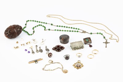 Lot 227 - A collection of jewellery, comprising a...