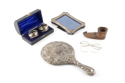 Lot 554 - A small collection of silver, to include an...