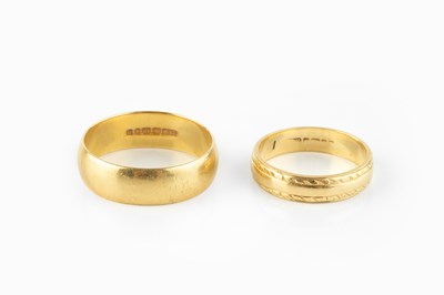 Lot 123 - An 18ct gold wedding band, of polished...