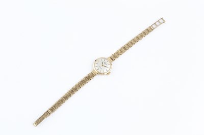 Lot 188 - A lady's 9ct gold bracelet watch, the circular...