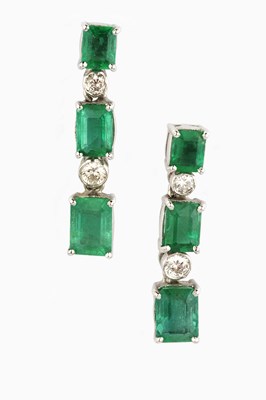 Lot 119 - A pair of emerald and diamond ear pendants,...