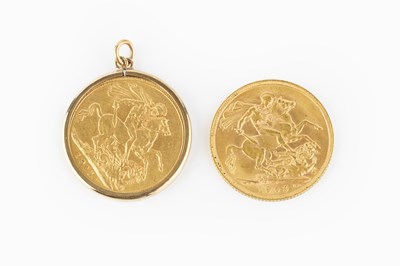 Lot 73 - An Edward VII sovereign, dated 1909, and a...