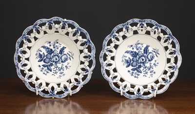 Lot 138 - A pair of 18th century Worcester porcelain...