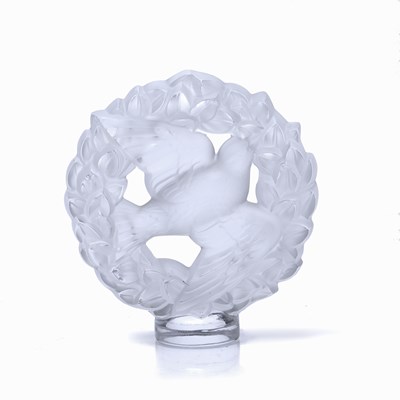 Lot 396 - René Lalique (1860-1945) 'Pax dove in wreath'...