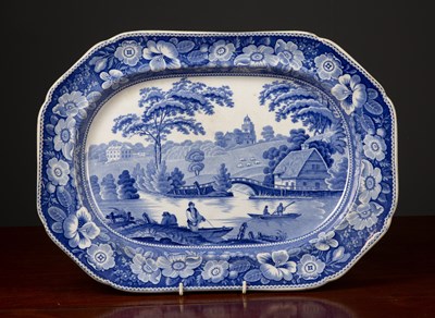 Lot 422 - A George III blue and white meat platter...