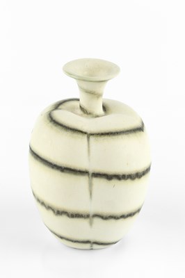 Lot 623 - Geoffrey Eastop (1921-2014) Vase in the form...