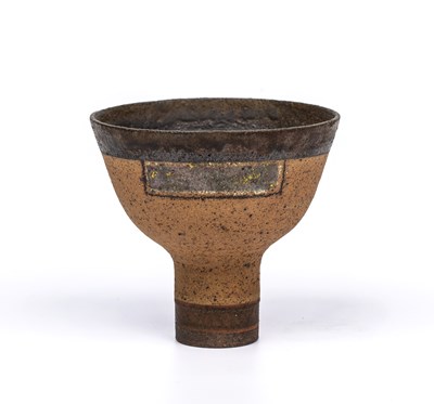 Lot 689 - Robin Welch (1936-2019) Footed bowl stoneware,...