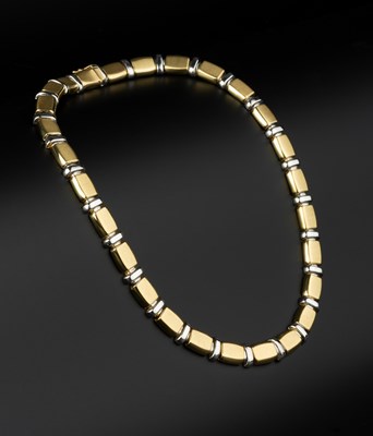 Lot 199 - An 18ct two colour gold collar necklace,...