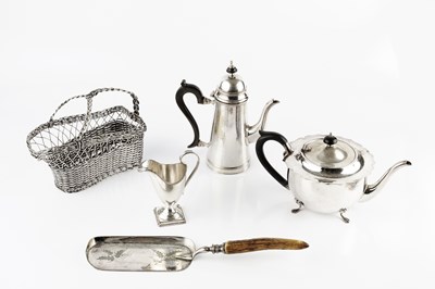 Lot 817 - A small quantity of silver plated items, to...