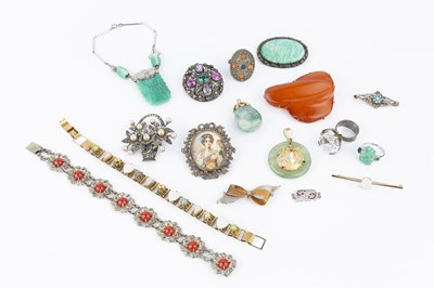 Lot 214 - A collection of jewellery, comprising a...