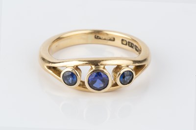 Lot 168 - A sapphire three stone ring, the graduated...